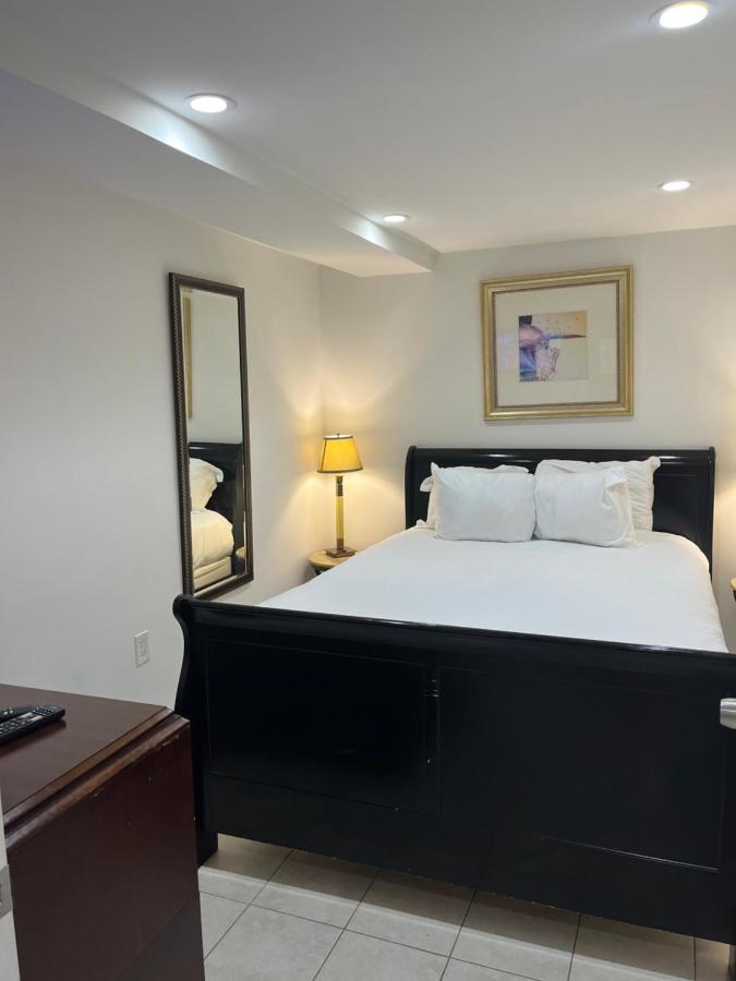 Comfy Basement Home 2 Bdrm1Den 3Queen Beds Washington Exterior foto