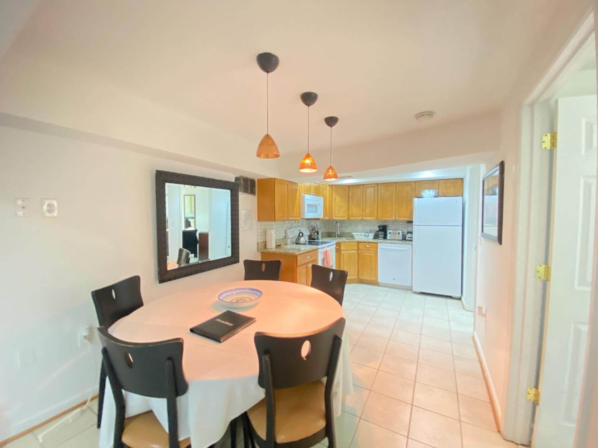 Comfy Basement Home 2 Bdrm1Den 3Queen Beds Washington Exterior foto